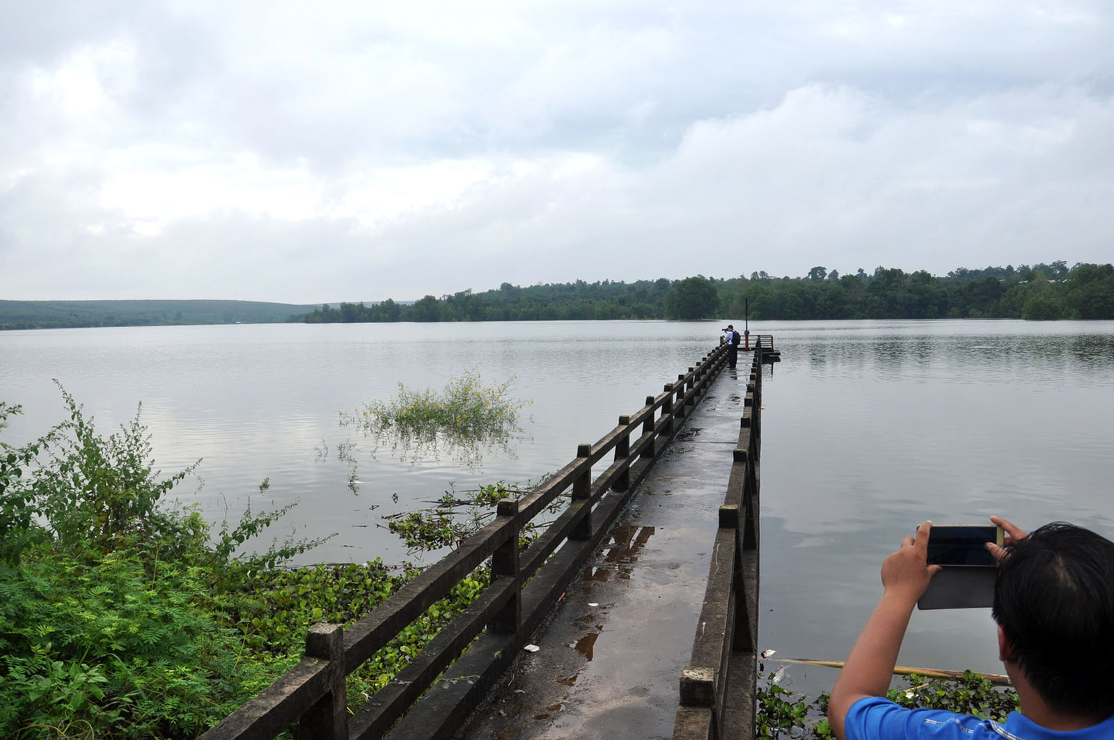 Thân đập hồ Gia Hoét vỡ toác, mở rộng vùng sơ tán dân - Ảnh 3. Thân đập hồ Gia Hoét vỡ toác, mở rộng vùng sơ tán dân - Ảnh 3.