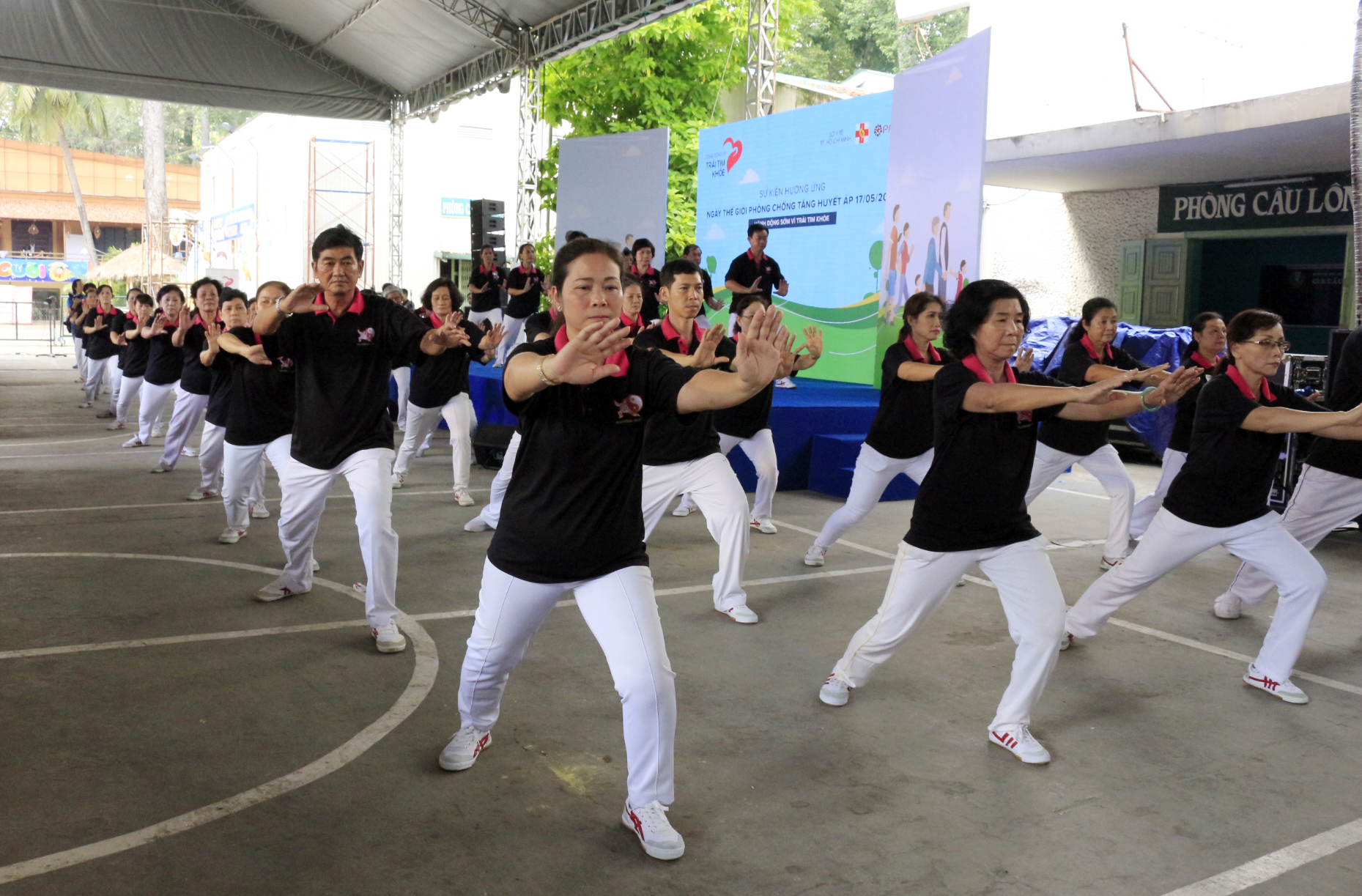 Đừng tin mù quáng vòng đeo cổ điều hòa huyết áp - Ảnh 3. Đừng tin mù quáng vòng đeo cổ điều hòa huyết áp - Ảnh 3.