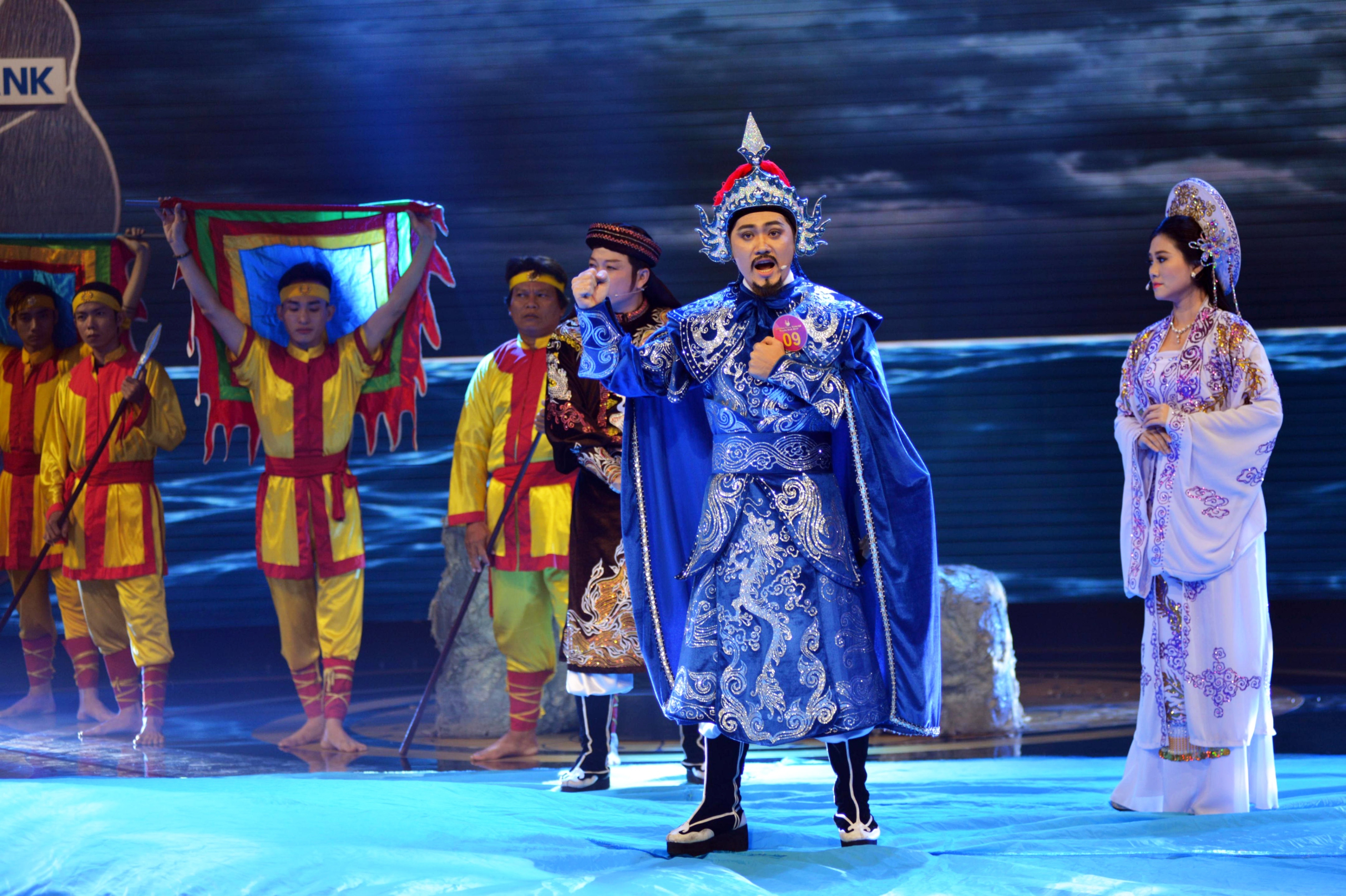 Nguyễn Văn Khởi giành Chuông vàng vọng cổ 2017 với 100 triệu đồng - Ảnh 5. Nguyễn Văn Khởi giành Chuông vàng vọng cổ 2017 với 100 triệu đồng - Ảnh 5.