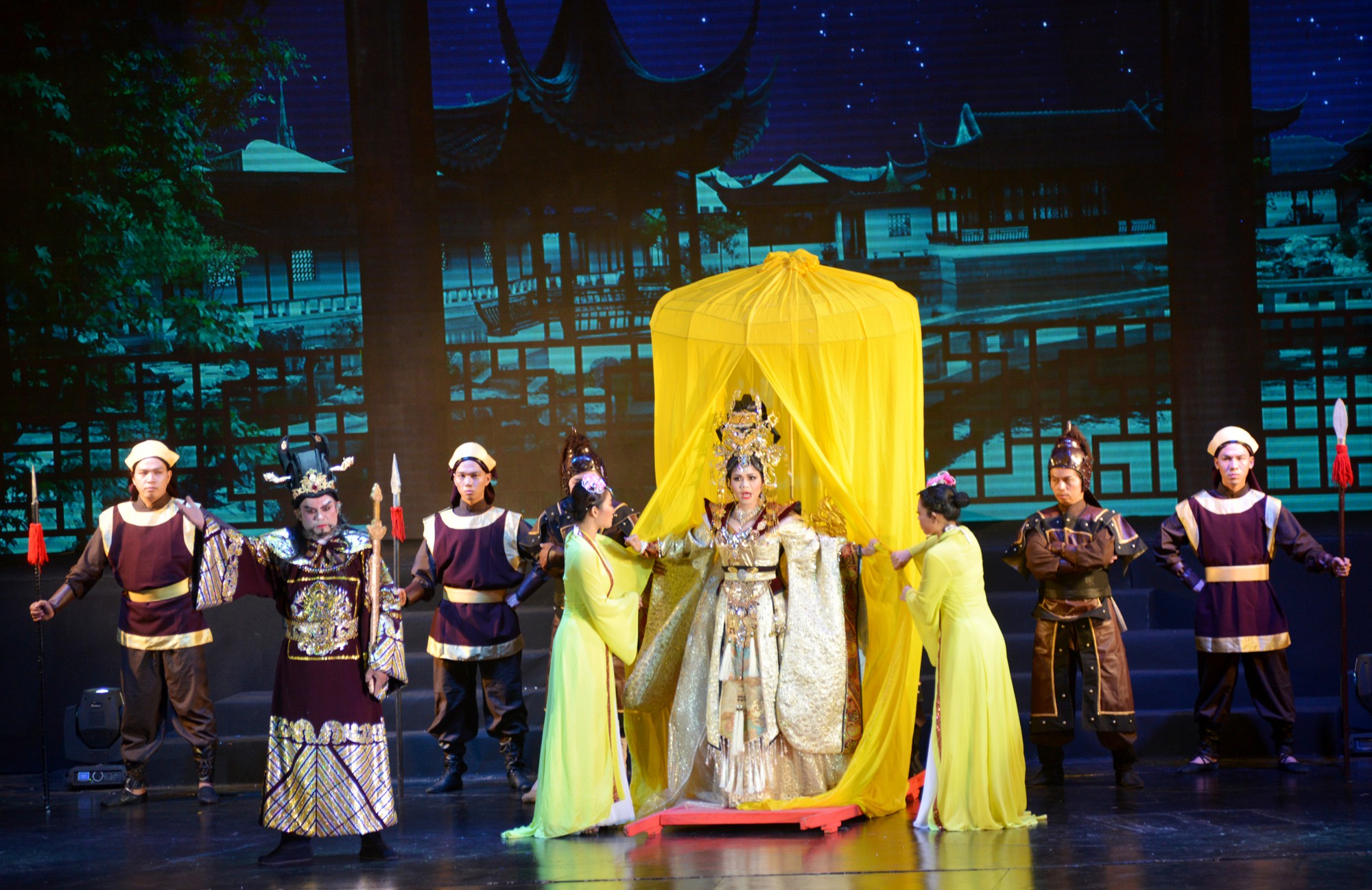 Phi Giao vẫn là của Ngọc Huyền - Ảnh 9. Phi Giao vẫn là của Ngọc Huyền - Ảnh 9.