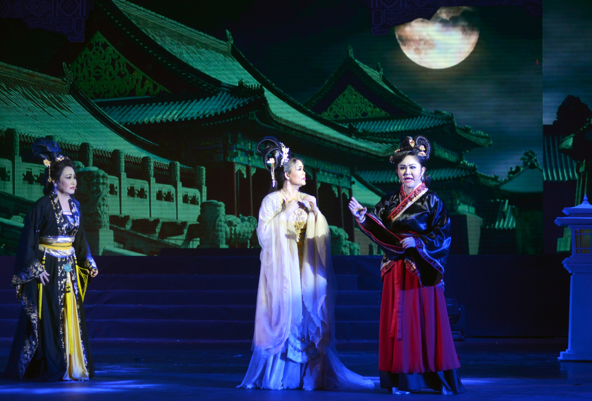 Phi Giao vẫn là của Ngọc Huyền - Ảnh 10. Phi Giao vẫn là của Ngọc Huyền - Ảnh 10.