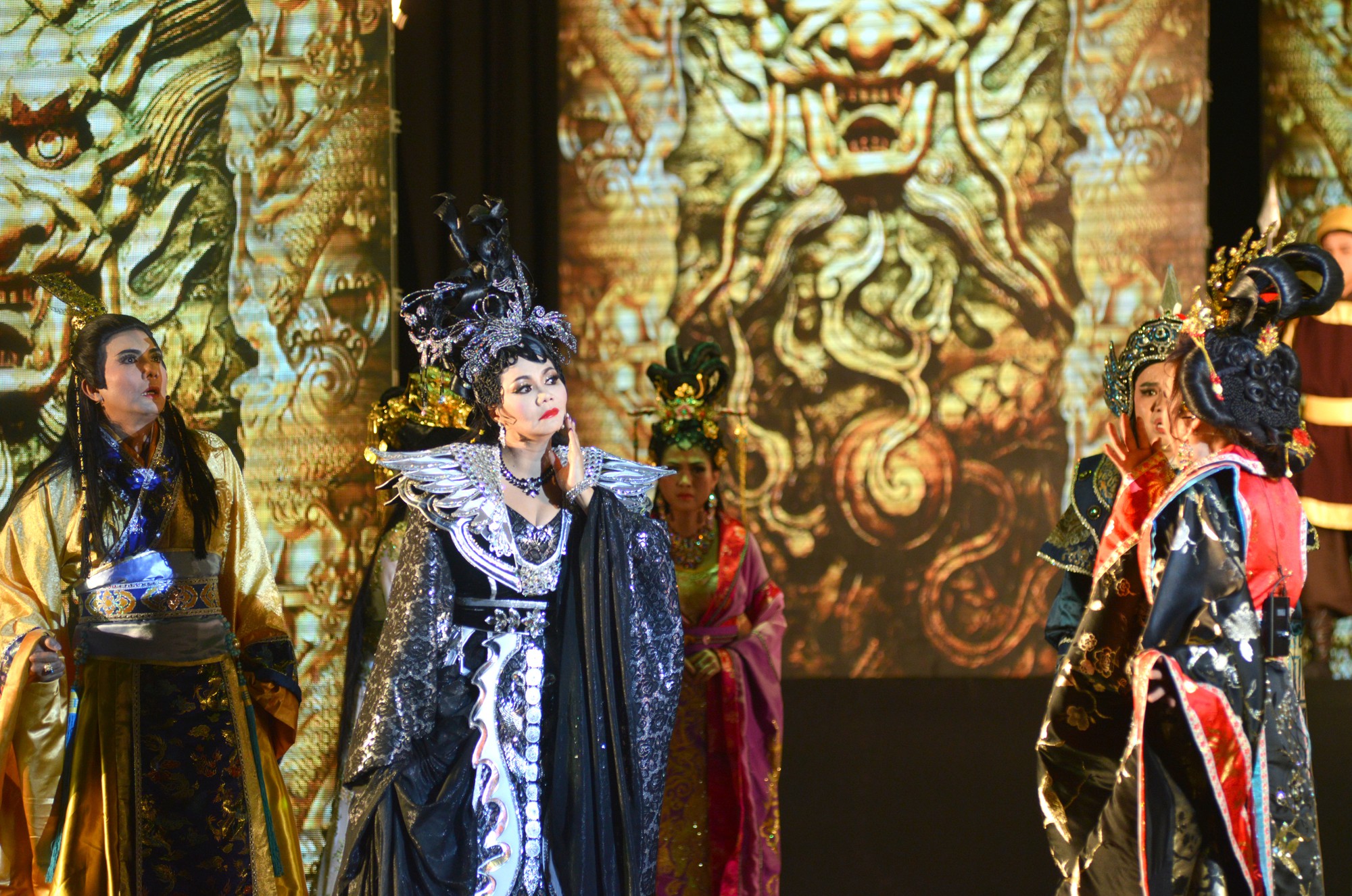 Phi Giao vẫn là của Ngọc Huyền - Ảnh 5. Phi Giao vẫn là của Ngọc Huyền - Ảnh 5.