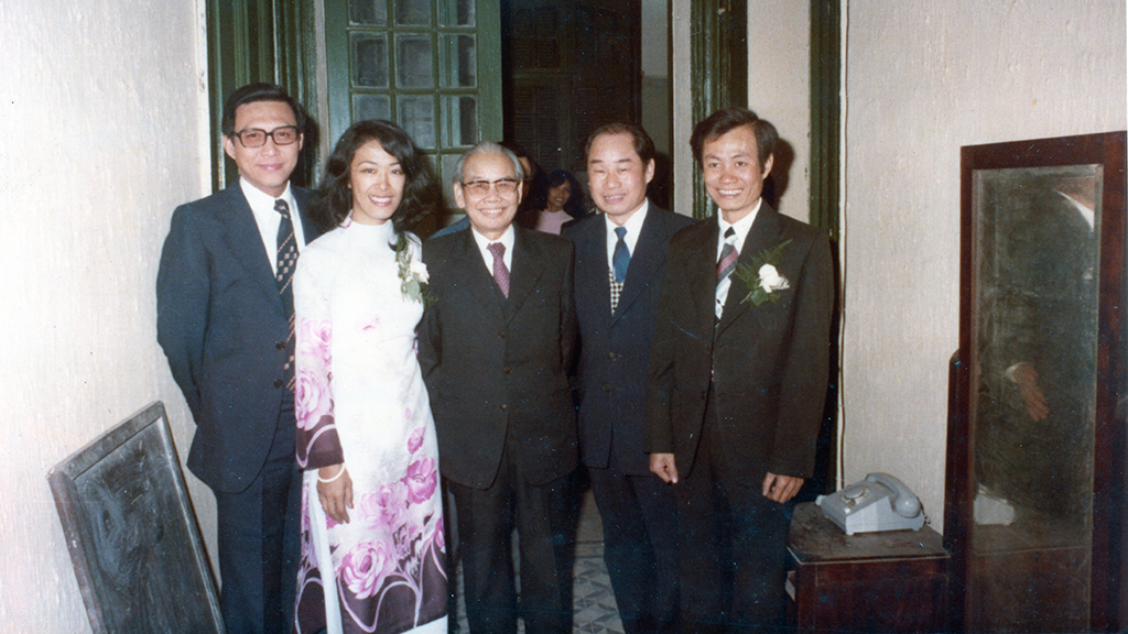 Người có mắt xanh chiêu hiền đãi sĩ - Ảnh 2.