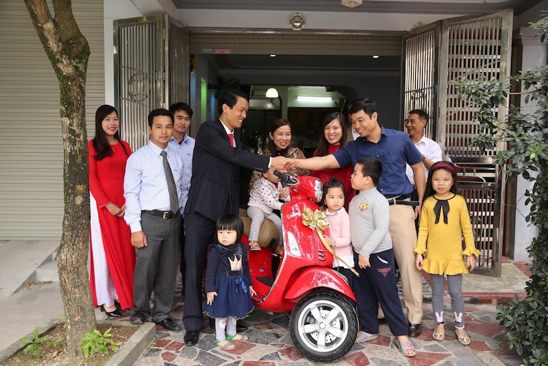 Khách hàng đầu tiên nhận quà tặng trị giá 70 triệu đồng từ Ecogreen - Ảnh 2. Khách hàng đầu tiên nhận quà tặng trị giá 70 triệu đồng từ Ecogreen - Ảnh 2.