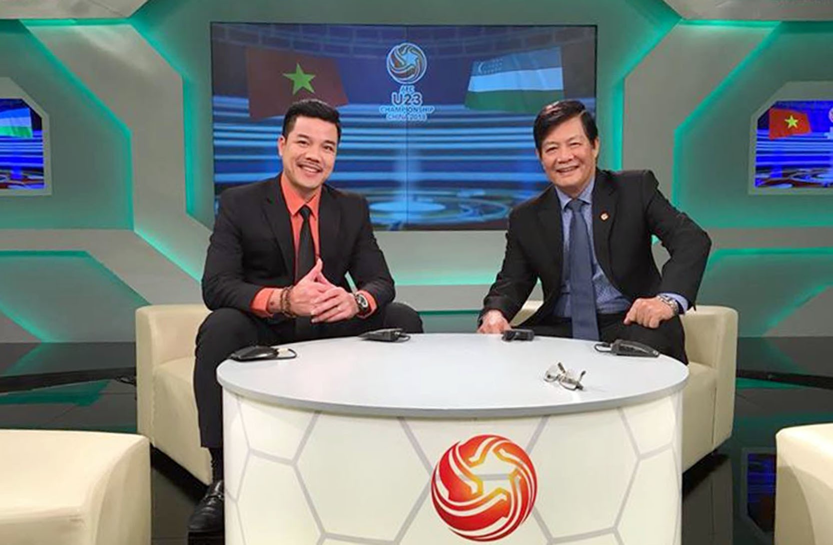 Khi cựu danh thủ trở thành bình luận viên - Ảnh 1. Khi cựu danh thủ trở thành bình luận viên - Ảnh 1.