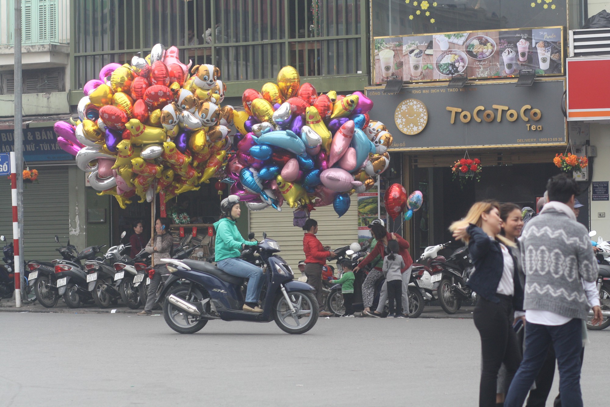 Đặt chỗ xem pháo hoa Hồ Gươm: 1,5 triệu/người - Ảnh 1. Đặt chỗ xem pháo hoa Hồ Gươm: 1,5 triệu/người - Ảnh 1.