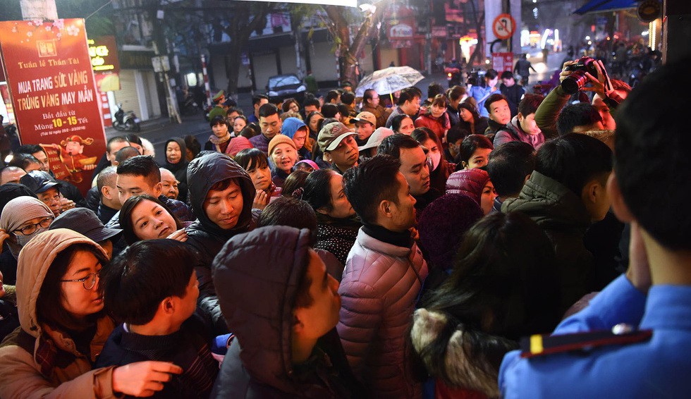 Diễn biến lạ trên thị trường vàng, vàng 9999 đắt hơn SJC - Ảnh 2. Diễn biến lạ trên thị trường vàng, vàng 9999 đắt hơn SJC - Ảnh 2.