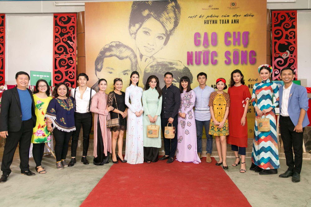 Đoàn phim Gạo chợ nước sông ra mắt ở Viện dưỡng lão nghệ sĩ - Ảnh 5. Đoàn phim Gạo chợ nước sông ra mắt ở Viện dưỡng lão nghệ sĩ - Ảnh 5.