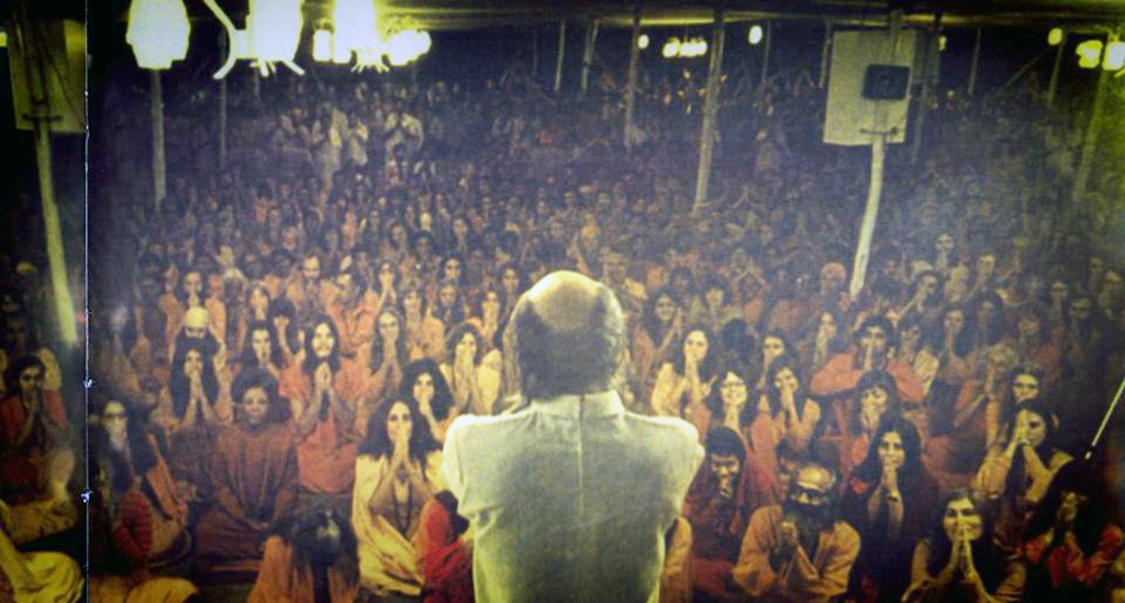Wild Wild Country: sự sụp đổ của đế chế Osho trong lòng nước Mỹ - Ảnh 3. Wild Wild Country: sự sụp đổ của đế chế Osho trong lòng nước Mỹ - Ảnh 3.