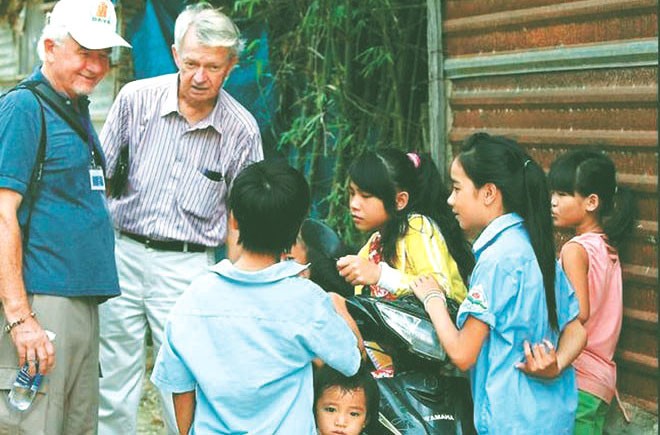 Cựu binh Mỹ và 23 năm đi hàn gắn vết thương chiến tranh - Ảnh 3. Cựu binh Mỹ và 23 năm đi hàn gắn vết thương chiến tranh - Ảnh 3.