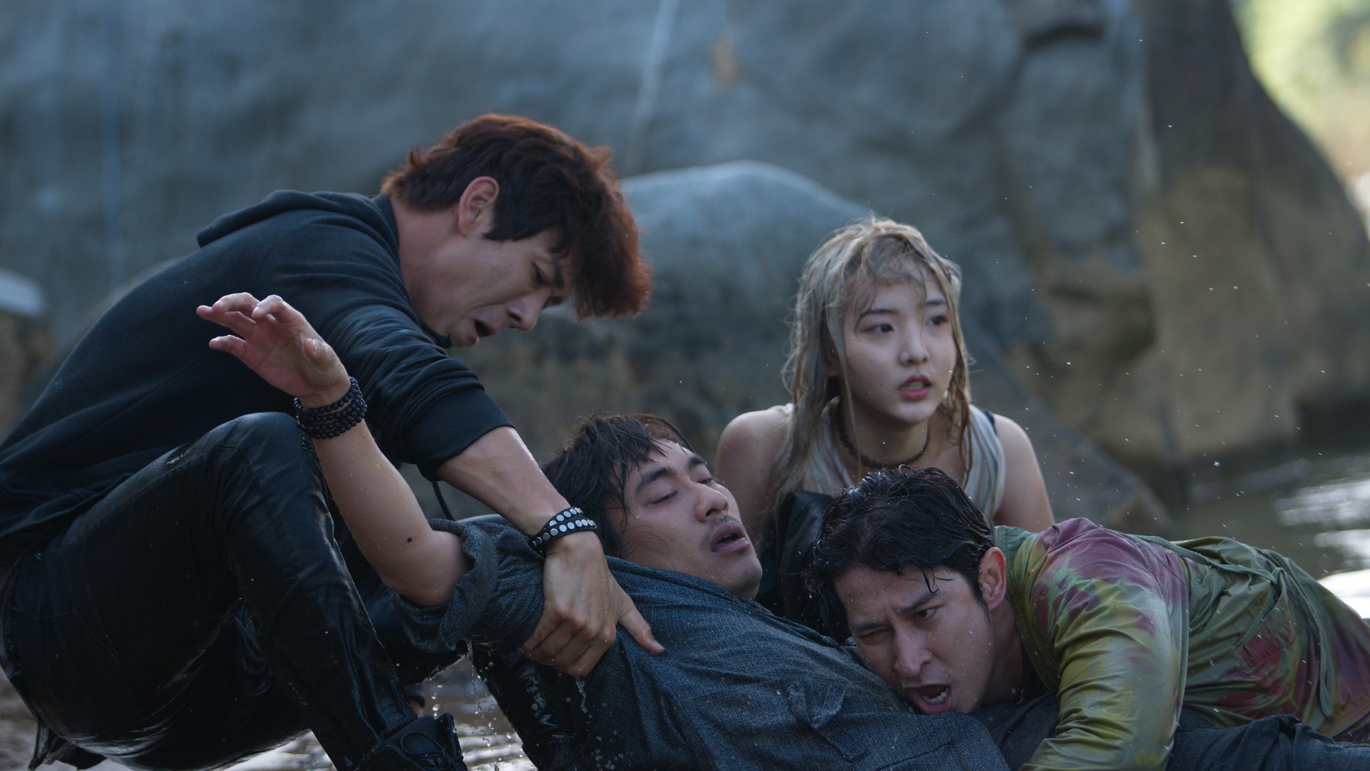 Lật mặt 3 - Ba chàng khuyết vẫn thiếu tiết chế nhưng mà vui - Ảnh 8. Lật mặt 3 - Ba chàng khuyết vẫn thiếu tiết chế nhưng mà vui - Ảnh 8.