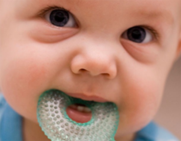 Tập luyện đúng cách cho trẻ hay ọe khi ăn - Ảnh 1.