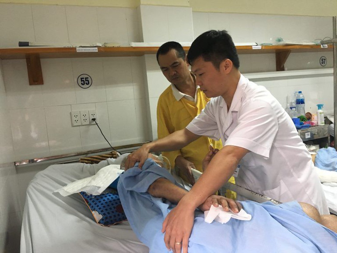 Con nhận cha tại... bệnh viện sau 37 năm thất lạc - Ảnh 4.