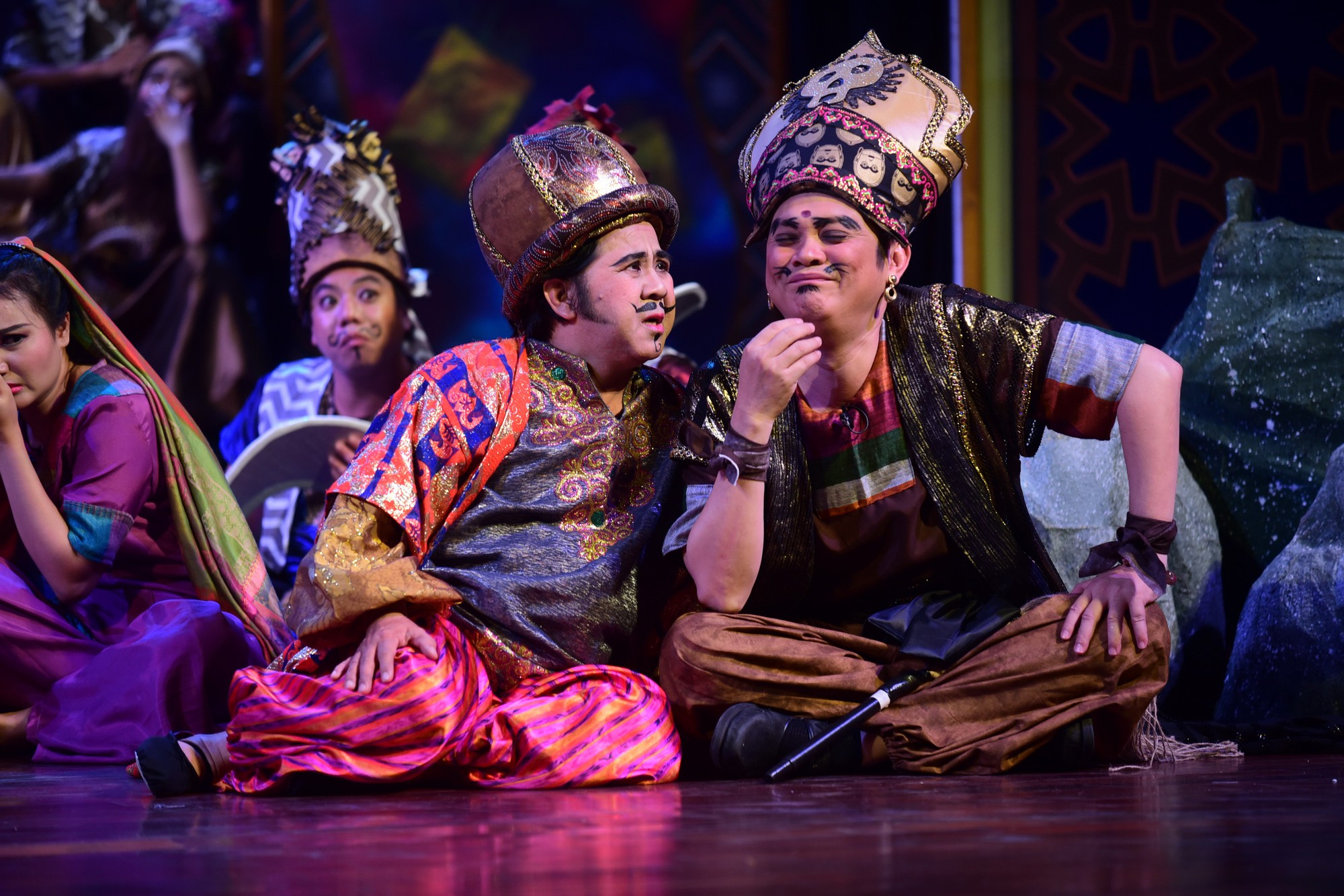 Alibaba với đầy đủ 40 tên cướp với lại cây đèn thần của Alađin nữa đó - Ảnh 10.