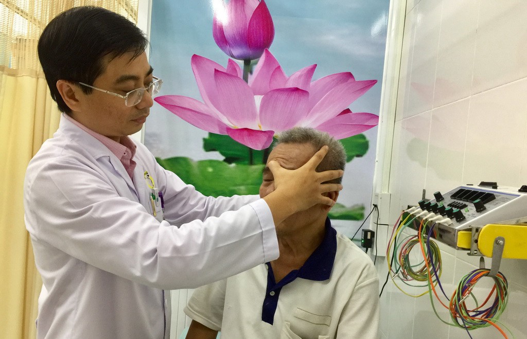 Hạ huyết áp bằng cách ấn huyệt - Ảnh 1. Hạ huyết áp bằng cách ấn huyệt - Ảnh 1.