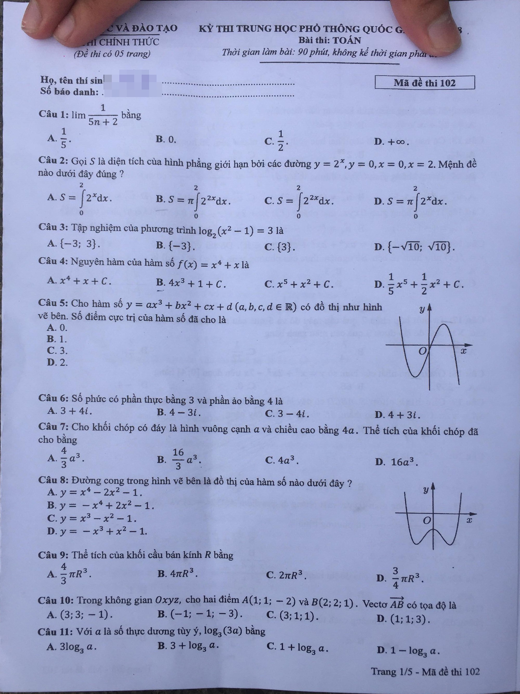 Thí sinh than đề thi toán THPT quốc gia dài và khó, nhiều em bật khóc - Ảnh 12. Thí sinh than đề thi toán THPT quốc gia dài và khó, nhiều em bật khóc - Ảnh 12.