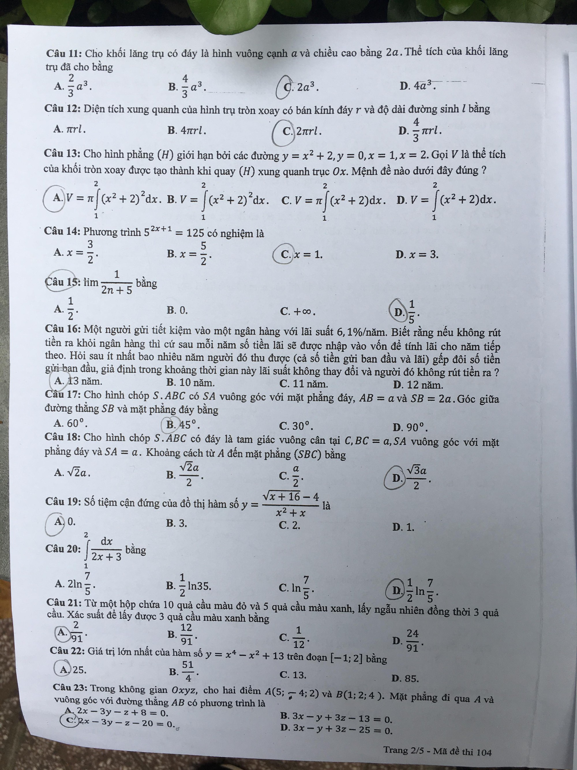 Thí sinh than đề thi toán THPT quốc gia dài và khó, nhiều em bật khóc - Ảnh 23. Thí sinh than đề thi toán THPT quốc gia dài và khó, nhiều em bật khóc - Ảnh 23.