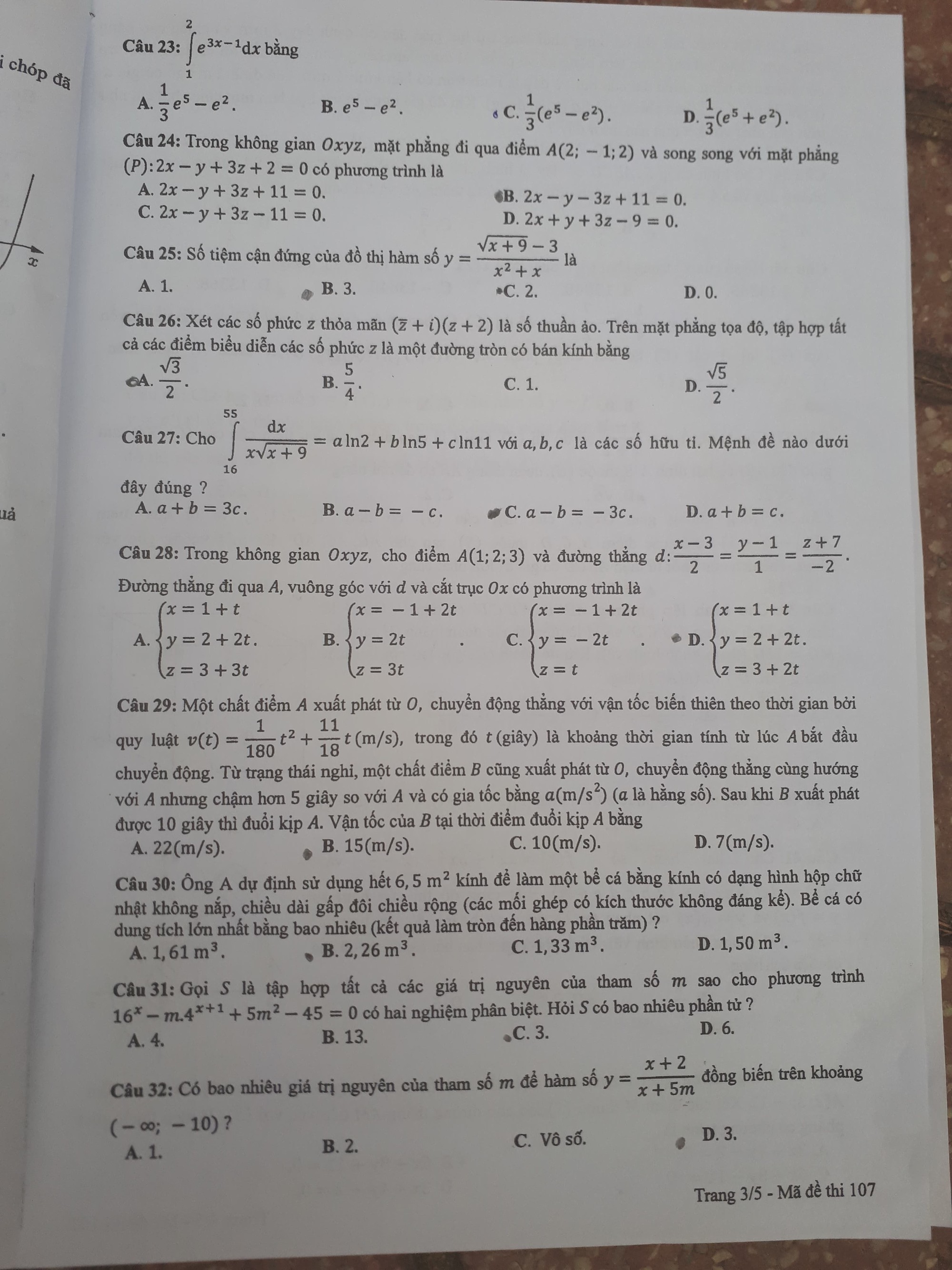 Thí sinh than đề thi toán THPT quốc gia dài và khó, nhiều em bật khóc - Ảnh 29. Thí sinh than đề thi toán THPT quốc gia dài và khó, nhiều em bật khóc - Ảnh 29.