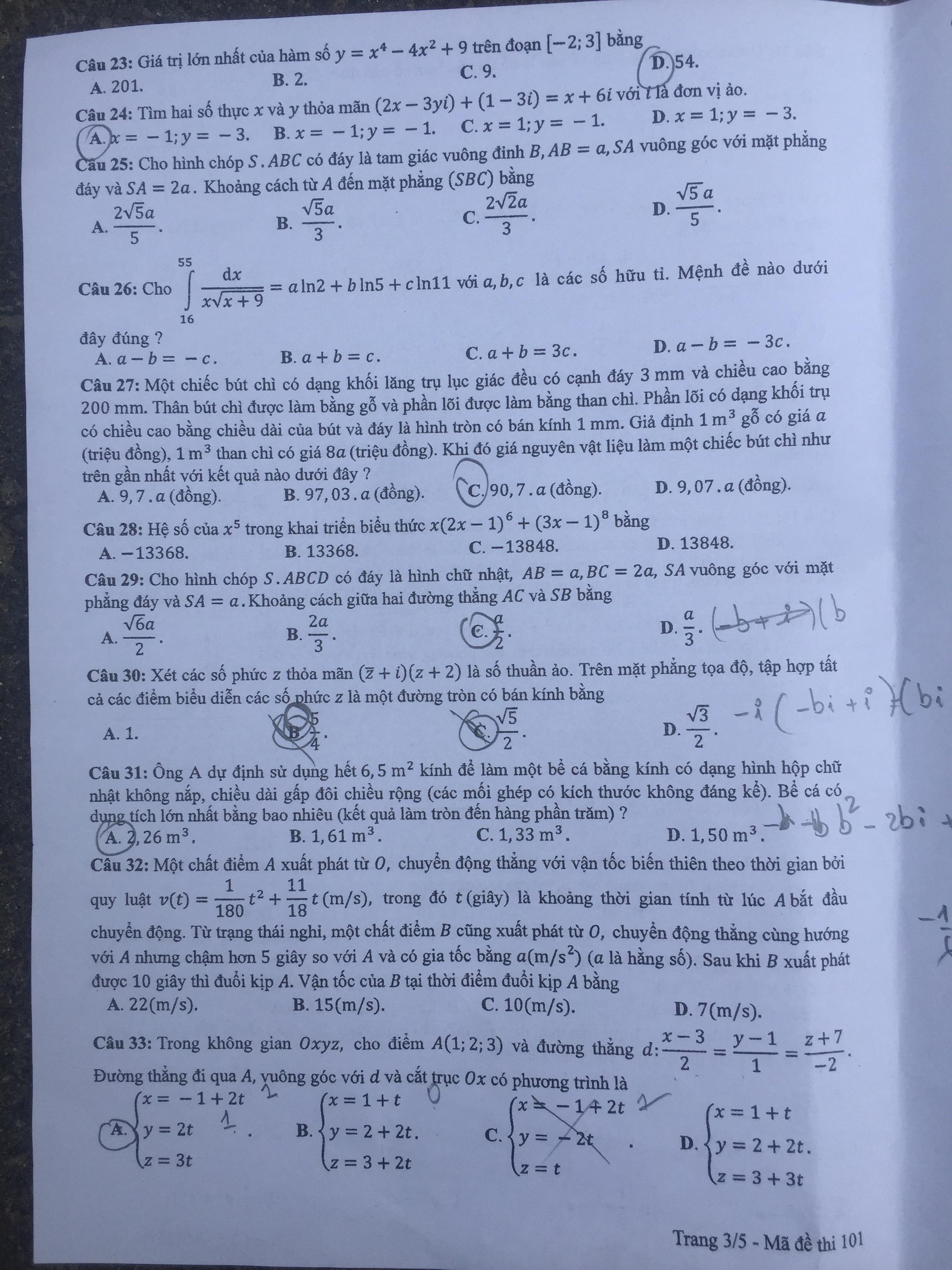 Thí sinh than đề thi toán THPT quốc gia dài và khó, nhiều em bật khóc - Ảnh 9. Thí sinh than đề thi toán THPT quốc gia dài và khó, nhiều em bật khóc - Ảnh 9.