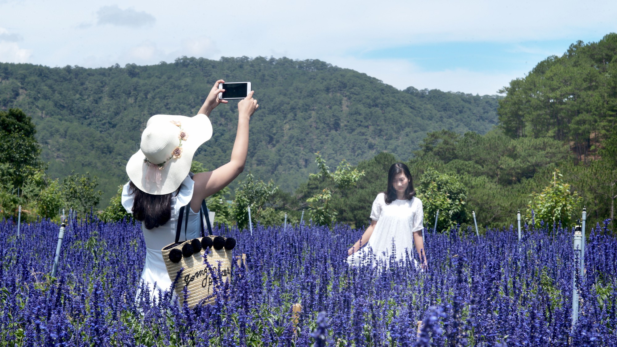 Cho em một khoảng trời riêng - Ảnh 1. Cho em một khoảng trời riêng - Ảnh 1.