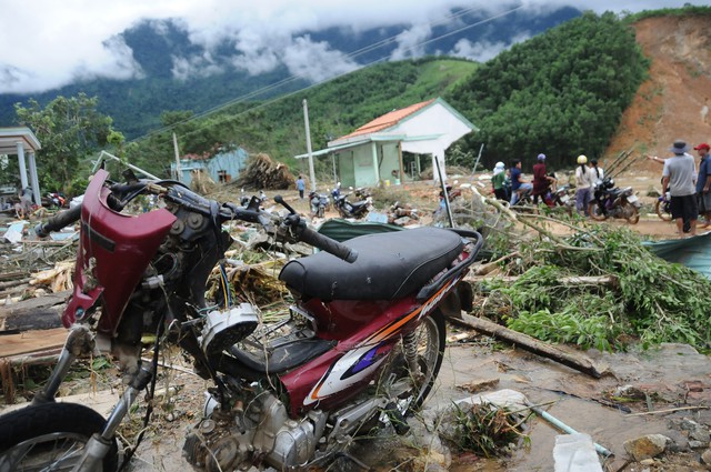 Tang thương trong vùng sạt lở  - Ảnh 6.