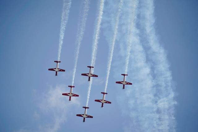 Đã mắt với màn máy bay nhào lộn ở Singapore Airshow 2018 - Ảnh 4.