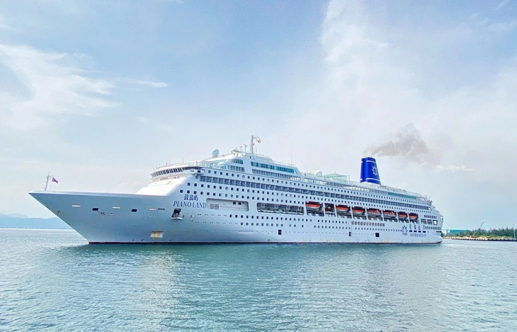 tàu khách quốc tế - Ảnh 1.