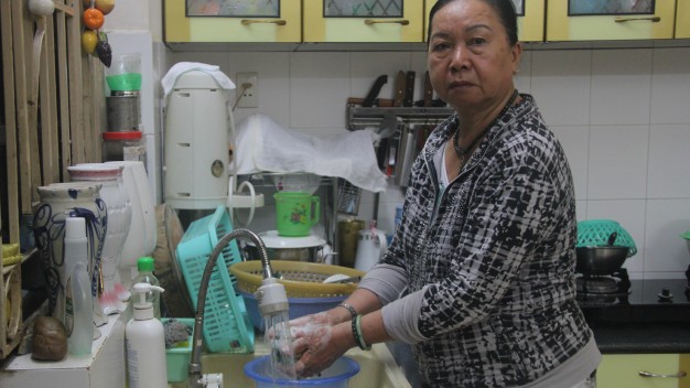 Gia đình bà Tua chỉ dùng nước cho sinh hoạt thường ngày nhưng chỉ số đồng hồ đạt con số kỷ lục: 4.369m3 trong một tháng - Ảnh: Quang Khải