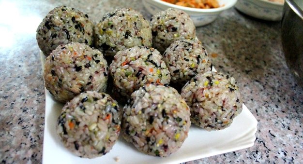 Một đĩa jumokbap hoàn chỉnh - Ảnh: Tistory