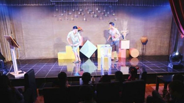 Tiểu phẩm Bánh mì được diễn tại kịch cà phê VM - Ảnh: Gia Tiến