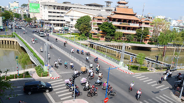Cầu Lê Văn Sỹ (Q.3, TP.HCM), công trình thuộc dự án Nâng cấp đô thị TP.HCM - Ảnh: Hữu Khoa