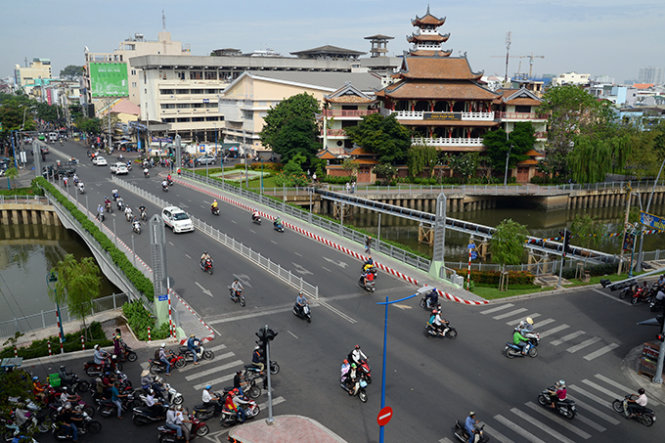 Cầu Lê Văn Sỹ (Q.3, TP.HCM), công trình thuộc dự án Nâng cấp đô thị TP.HCM - Ảnh: Hữu Khoa