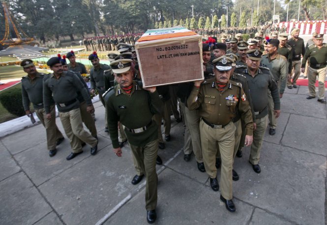 Một binh sĩ Ấn Độ thiệt mạng sau các vụ giao tranh với Pakistan sắp được chôn cất (Reuters)