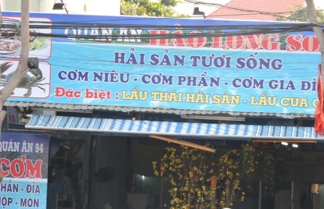Bảng hiệu quán “Hào Long Sơn” hiện này và quán “Hương Việt” trước đây. Ảnh: Đ.Hà