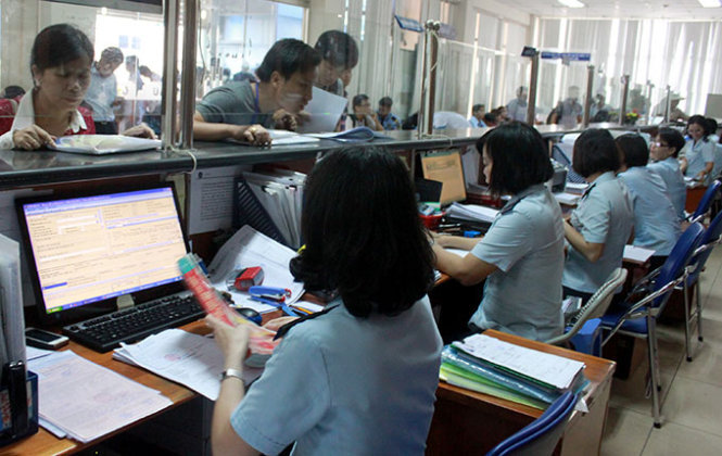 Doanh nghiệp làm thủ tục thông quan tại cảng Cát Lái, TP.HCM - Ảnh: Lê Sơn
