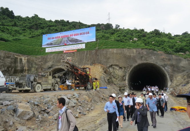 Cửa hầm phía nam hầm đường bộ đèo Cổ Mã - Ảnh: DUY THANH
