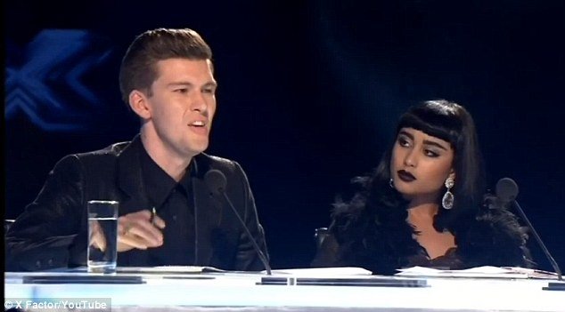 Vợ chồng Natalia Kills và Willy Moon nhận xét nặng nề thí sinh Joe Irvine sau phần thi của anh tại X-factor New Zealand - Ảnh: Daily Mail