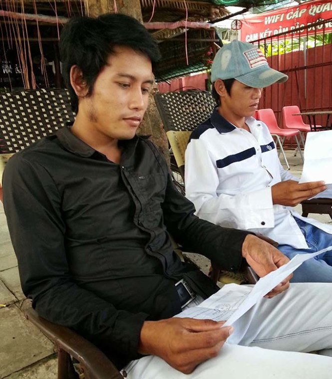 Anh Trần Văn Đở (trái) và anh Thạch Mươl, hai trong bảy nạn nhân bị bắt oan trong vụ án giết người xảy ra tại ấp Lâm Dồ (xã Đại Ân 2, huyện Trần Đề, tỉnh Sóc Trăng) - Ảnh: Lê Dân