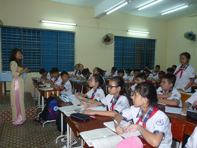 1 tiết học của học sinh Trường THCS Nguyễn Văn Bé, quận Bình Thạnh, TPHCM. Đối với bậc học này, việc chuyển trường trong cùng quận, huyện sẽ do hiệu trưởng nhà trường quyết định - Ảnh: H.HG