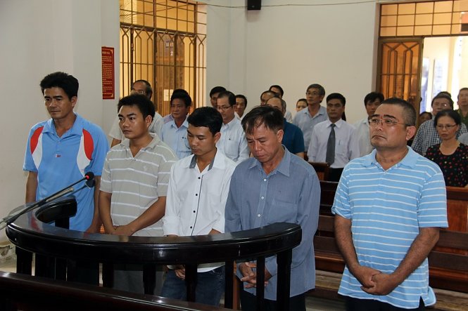 Các bị cáo nghe tuyên án tại phiên tòa - Ảnh: A Lộc