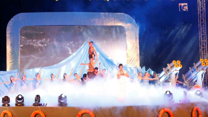 Tiết mục”Kỷ niệm những con tàu không số” trong chương trình“60 năm hành trình giữ biển”- Ảnh: Mạnh Hùng