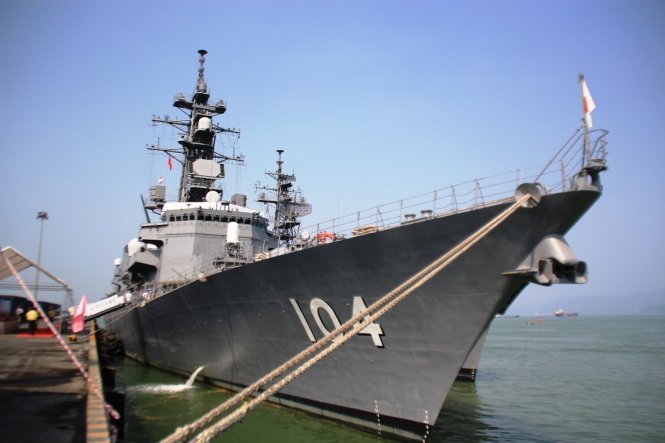 Tàu JS Kirisame (DD104) tại cảng Tiên Sa