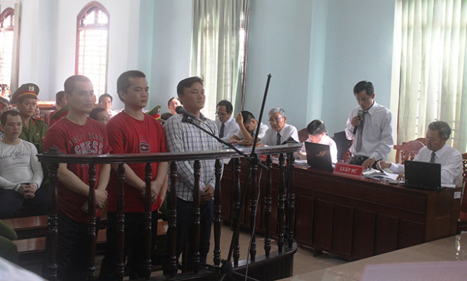 Từ trái qua: Trương Phong Khánh, Trương Phong Hiền và Tuấn