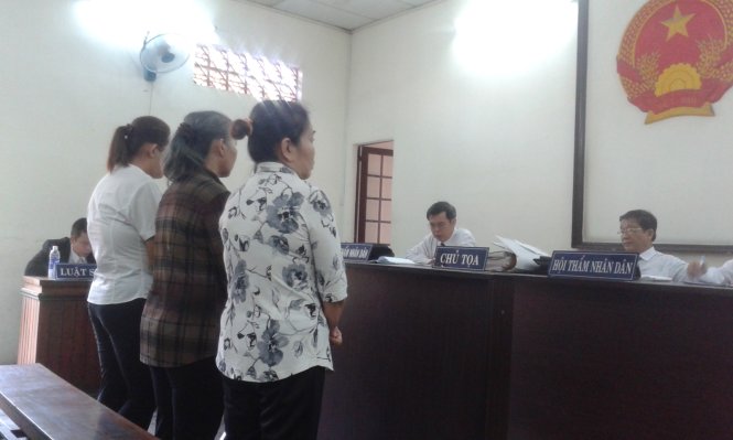 Các bị cáo tại tòa - Ảnh: H.Đ.