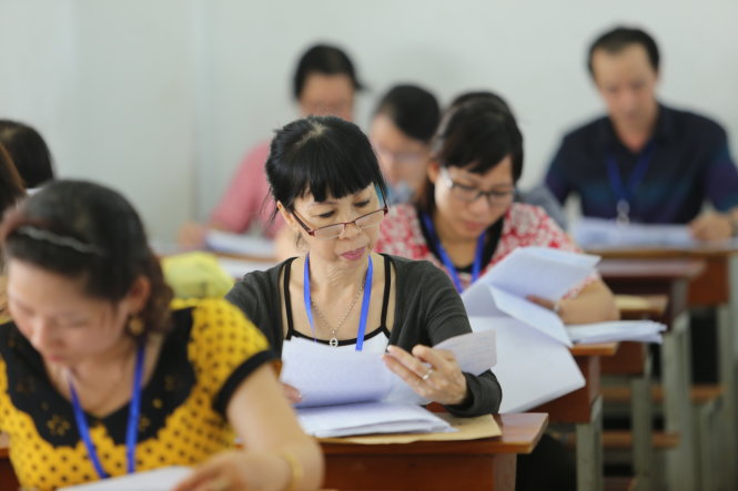 Chấm thi môn sử kỳ thi THPT quốc gia tại hội đồng chấm thi Trường ĐH Công nghiệp thực phẩm TP.HCM Ảnh: NHƯ HÙNG