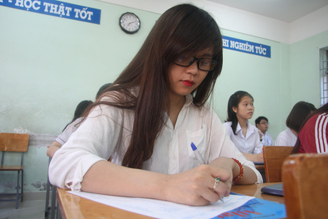 Thí sinh dự thi THPT quốc gia năm 2015 tại TP.HCM - Ảnh: Trần Huỳnh