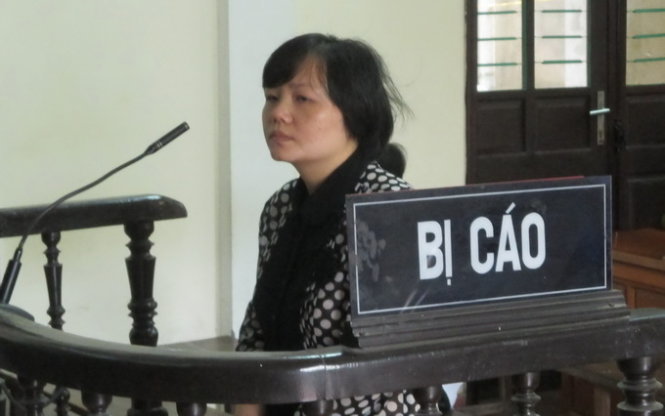 Bị cáo Ngô Thu Lý trước vành móng ngựa