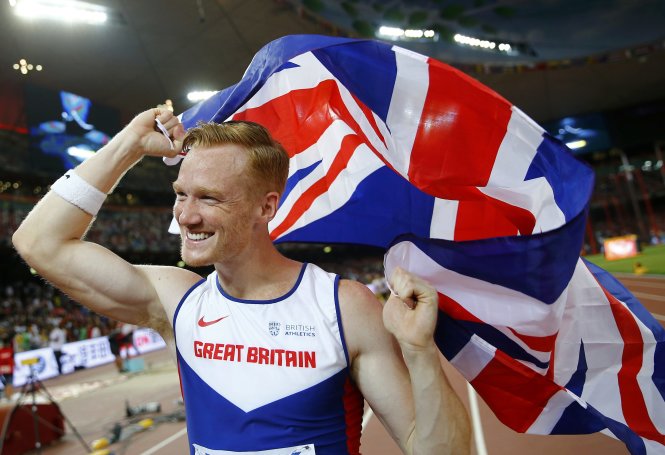 Greg Rutherford ăn mừng chức vô địch thế giới Ảnh: Reuters