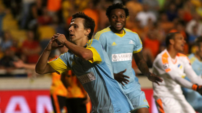Tiền vệ Maksimovic (trái) ăn mừng bàn thắng gỡ hòa 1-1 cho Astana Ảnh: Getty Images
