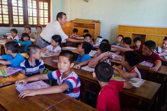 Lớp dạy hè của các cựu giáo chức luôn đông kín học viên - Ảnh: TẤN LỰC